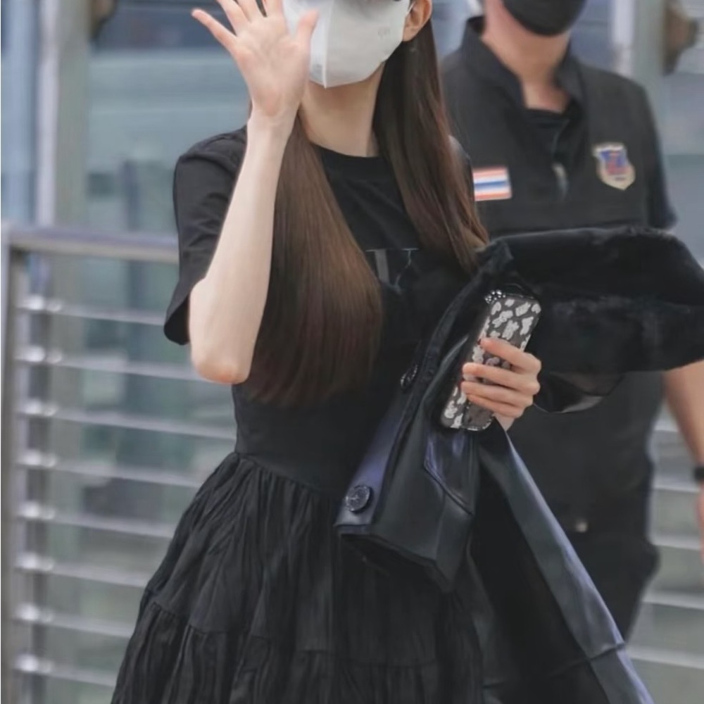 Wonyoung Same Style Black Spaghetti-Strap Tiered Mini Dress - Women